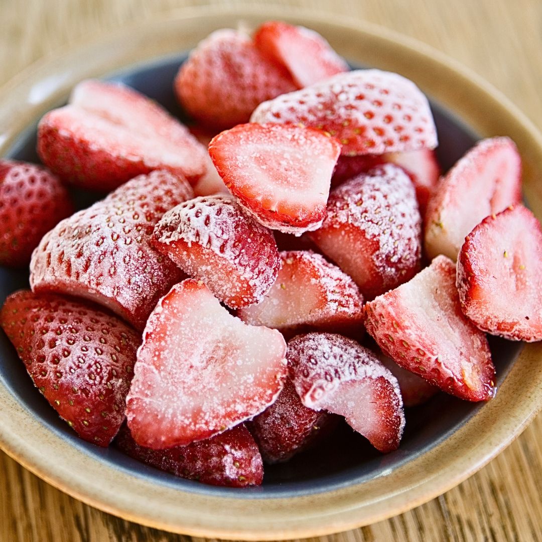 Can-Labradoodles-Eat-Frozen-Strawberries